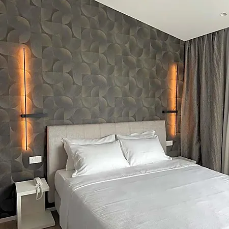 Alexander Hotel
