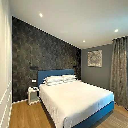 Alexander Hotel