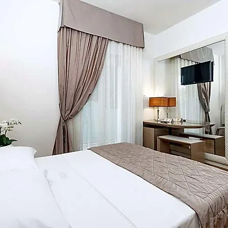 Alexander 4*